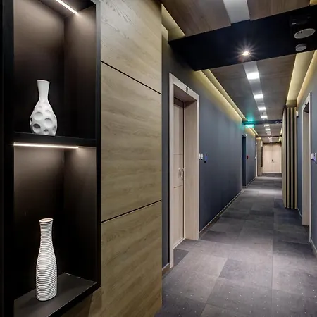 Compliment Apartment *