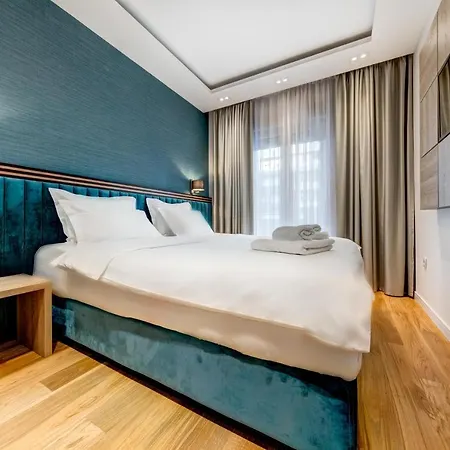 Compliment Apartment *