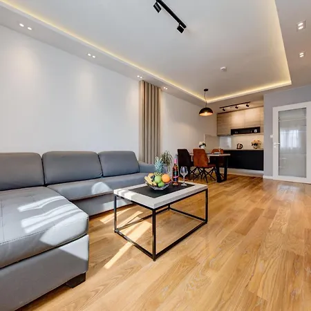 Compliment アパート