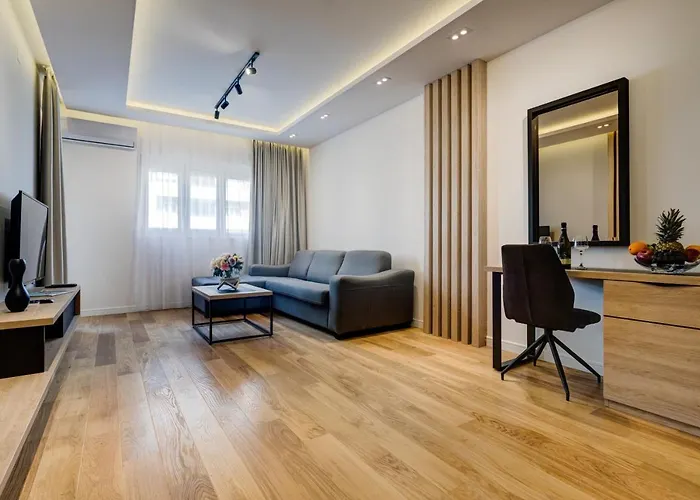 Compliment Apartment