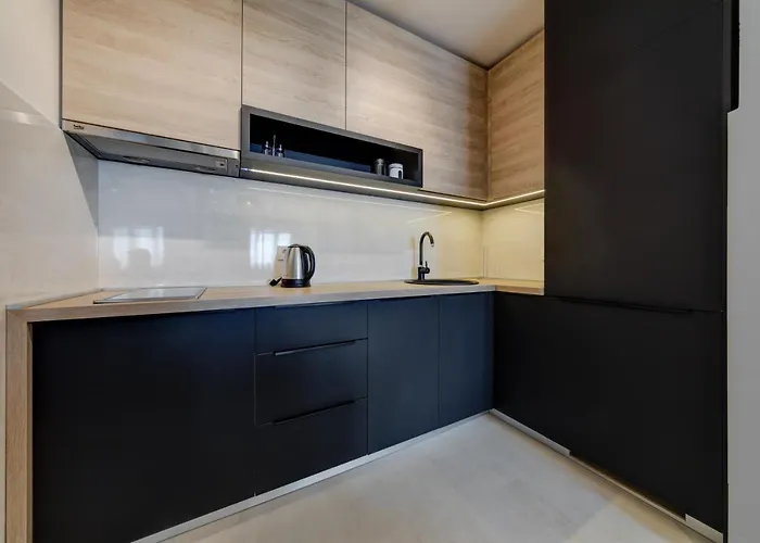 Compliment Apartment *