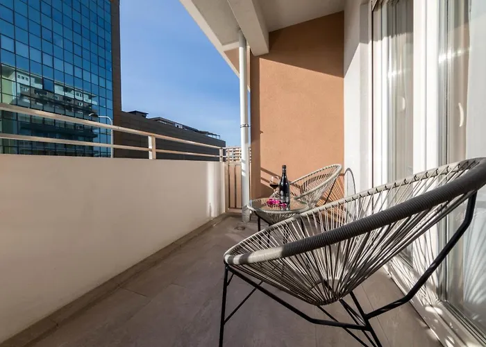 Compliment Apartment *