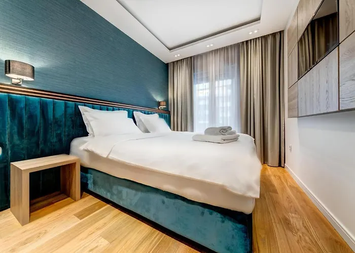 Compliment Apartment *